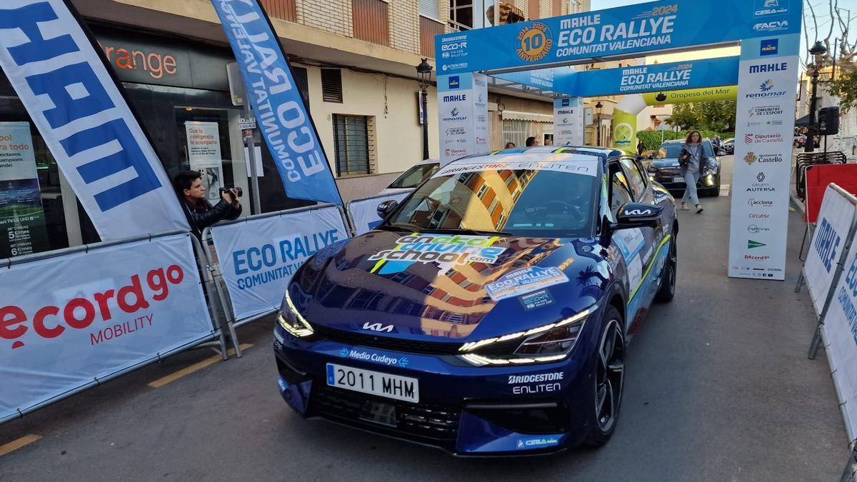 Uno de los coches participantes en el Eco Rally, en la prueba celebrada en Castelló.