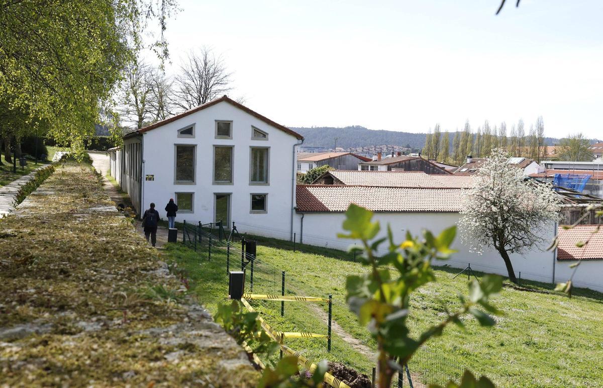 Edificio do Centro de Acollida e Inclusión para Persoas en Situación de Senfogarismo situado no Parque de Belvís