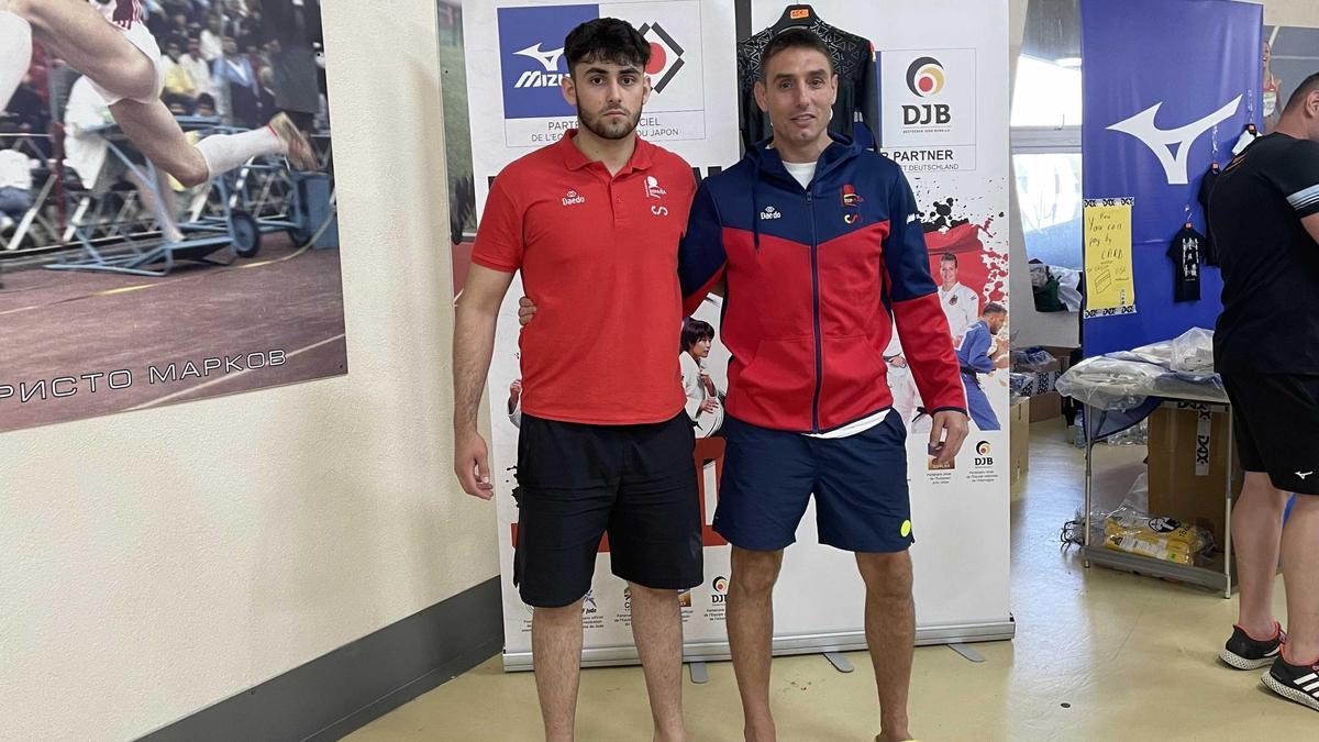 Guillem Lozano amb el seu entrenador al Campionat d'Europa