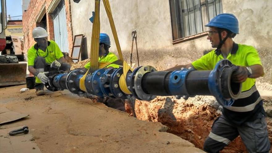 La presión del agua aumenta tras mejorar la red de abastecimiento