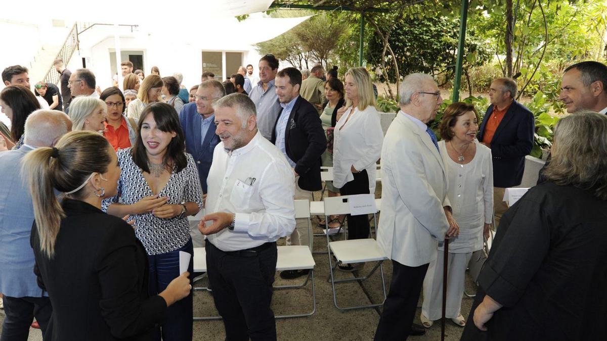 María Jesús Lorenzana, con Manuel Cuiña, durante el acto inaugural del polo. |  // BERNABÉ/JAVIER LALÍN