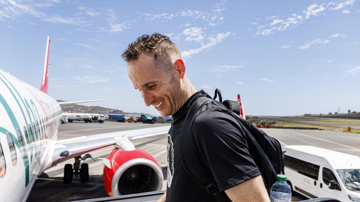 Marcelinho Huertas, en uno de los viajes del Canarias para jugar en Europa.
