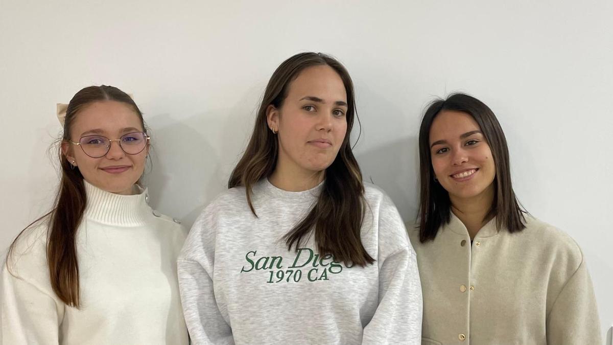 Ruth Rosales Marrero, Andrea Casteres Báez y Lucía Rodríguez Rivero, creadoras do «O Renacer da Vida»
