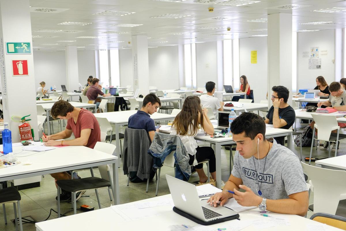 La sala de estudios que tiene la UA en la calle San Fernando, en imagen de archivo