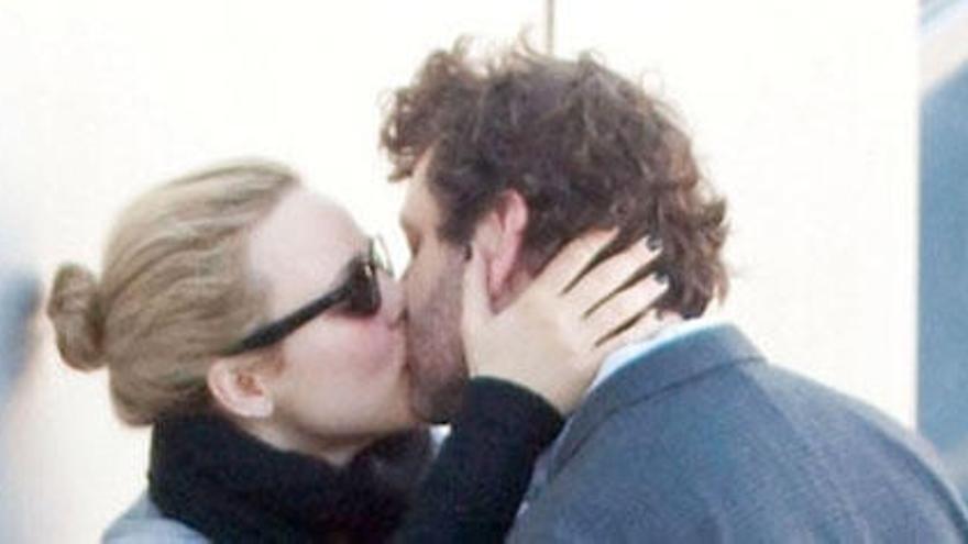 Michael Sheen y Rachel McAdams besándose