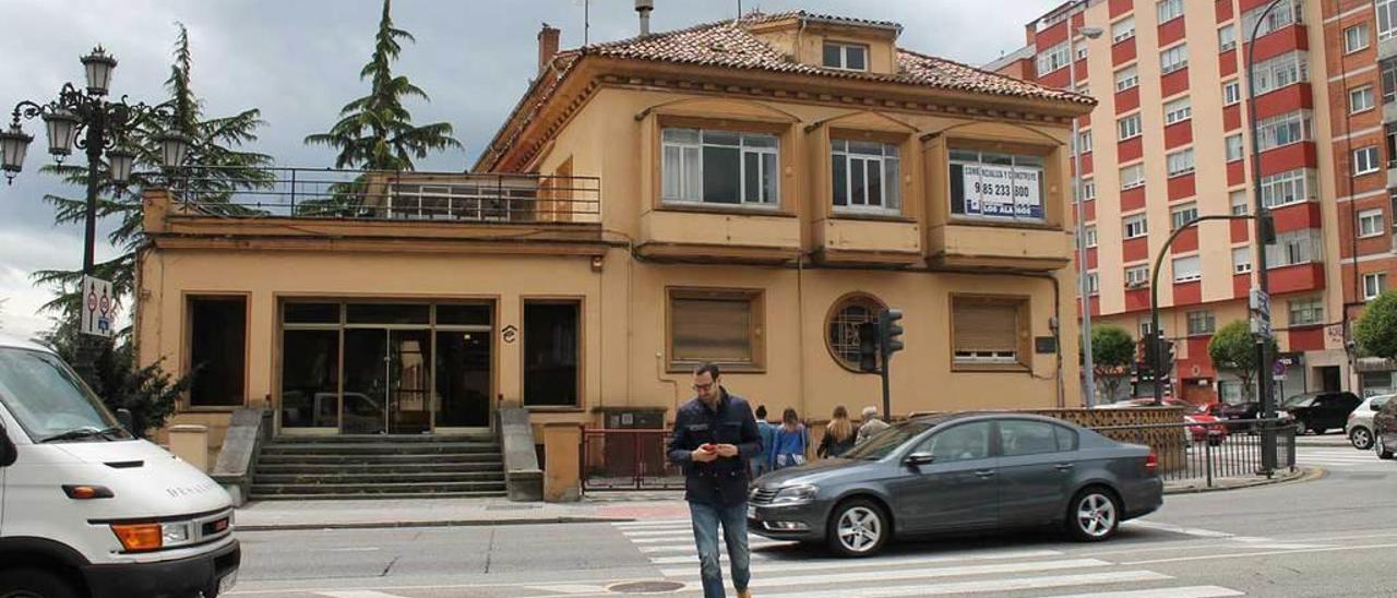 El edificio que la promotora quiere comenzar a derribar en el plazo de un mes.