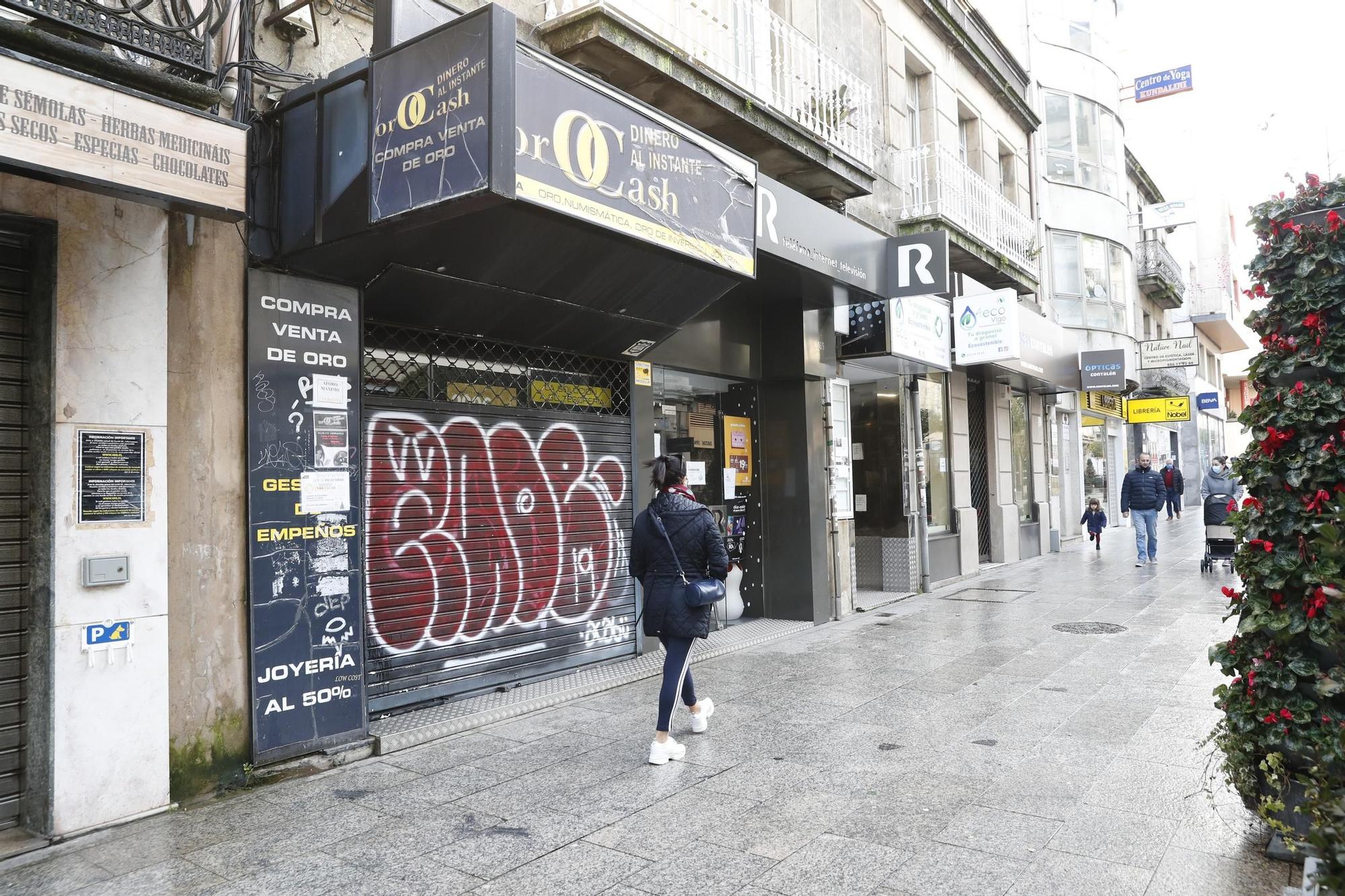 Clamor en el Calvario contra las pintadas en peatonal más transitada de Vigo