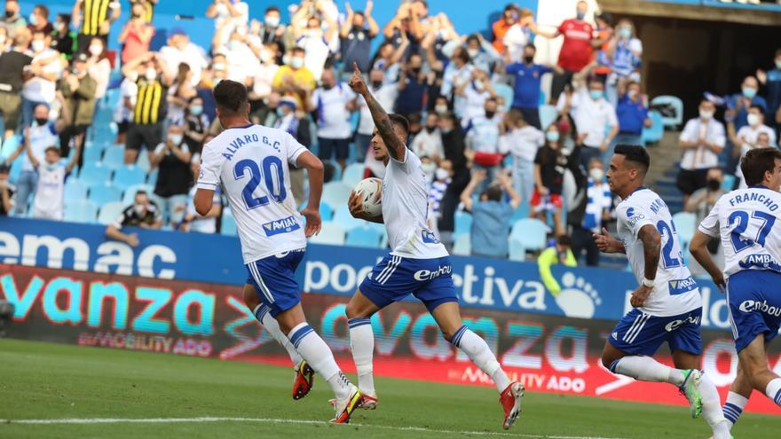 Narváez dedica su gol a la grada de La Romareda