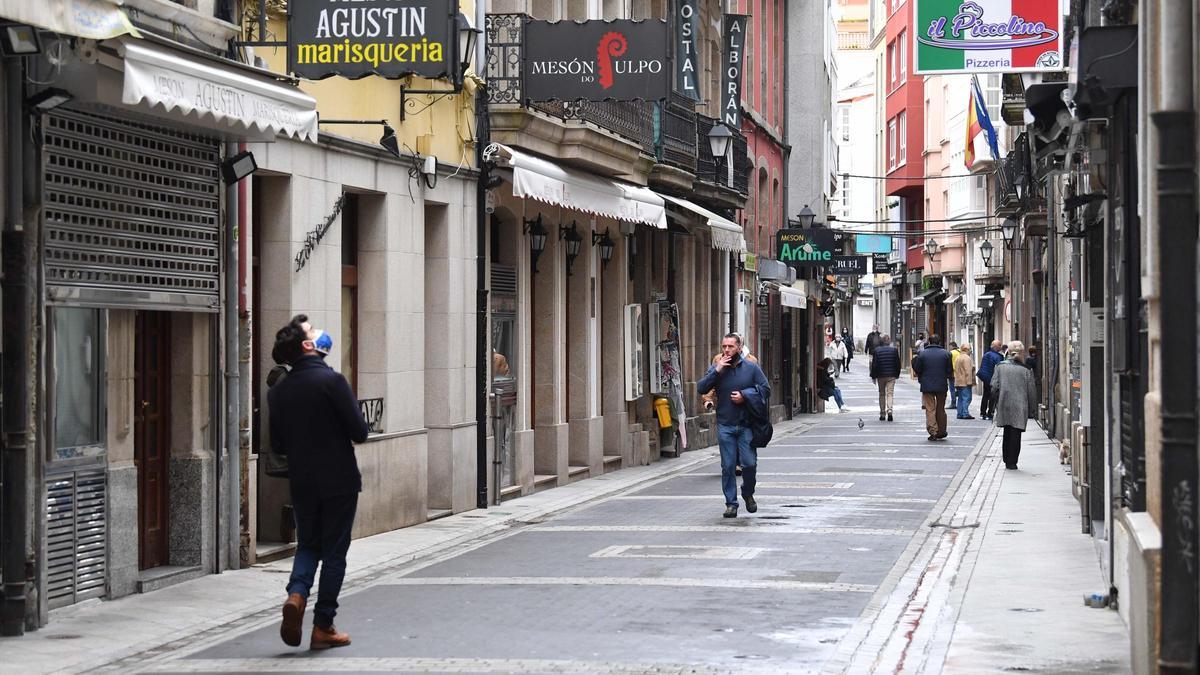 Negocios de hostelería cerrados en una céntrica calle de A Coruña.