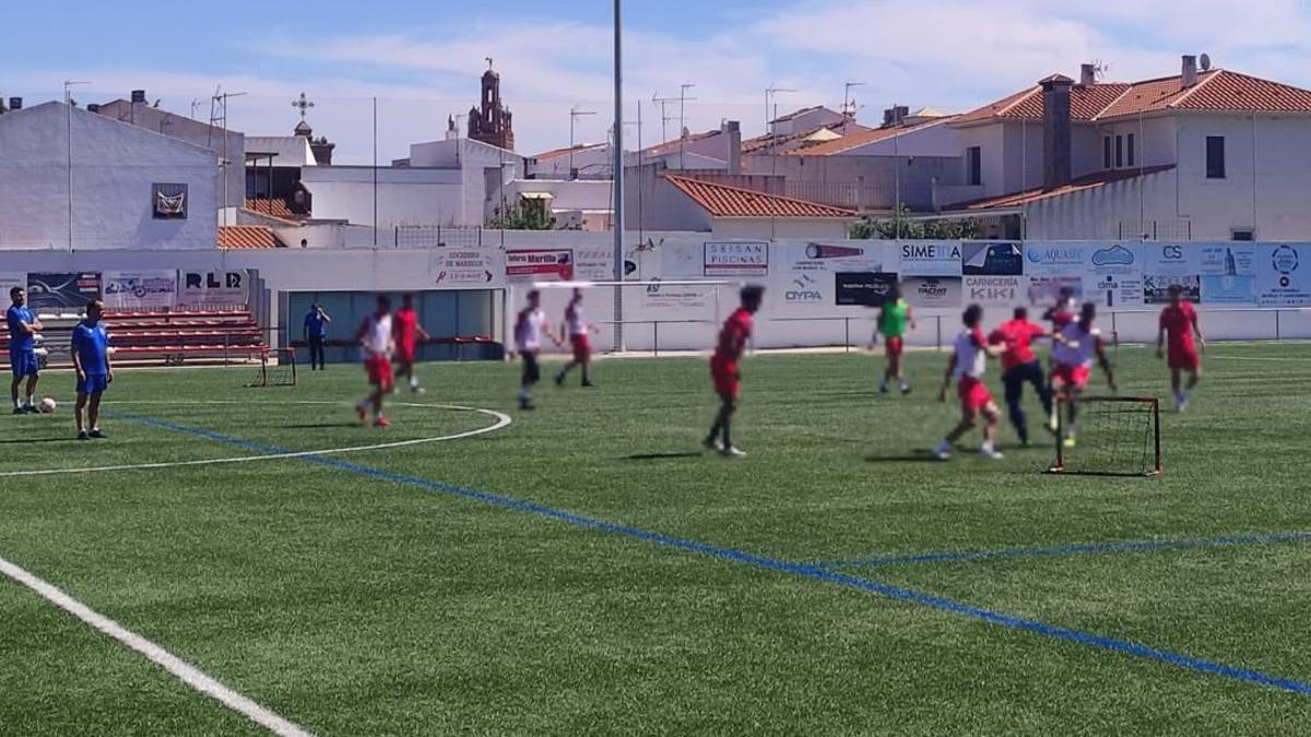 Jugadores del Llerenense en un entrenamiento de esta semana.