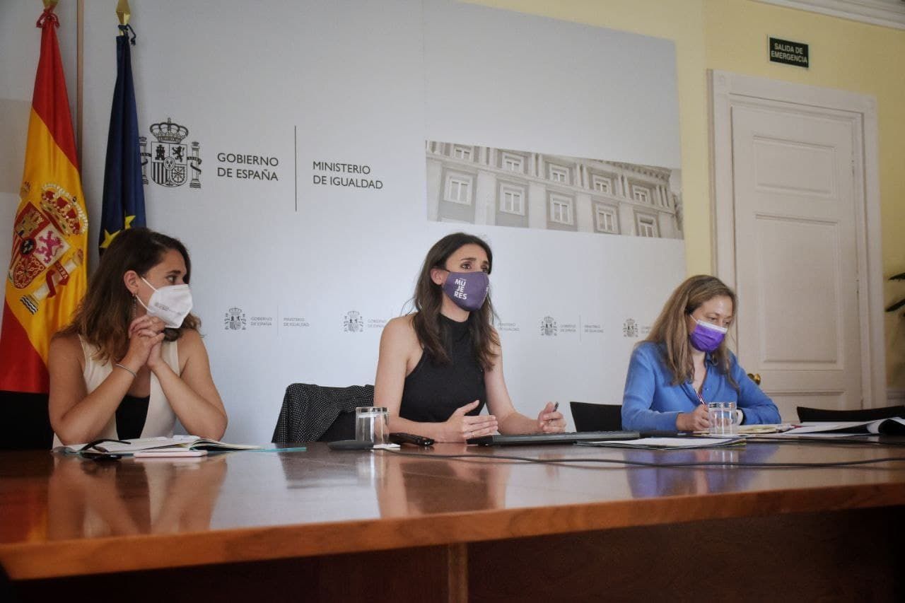 Irene Montero y su equipo en una reunión urgente del pacto de Estado contra la violencia de género