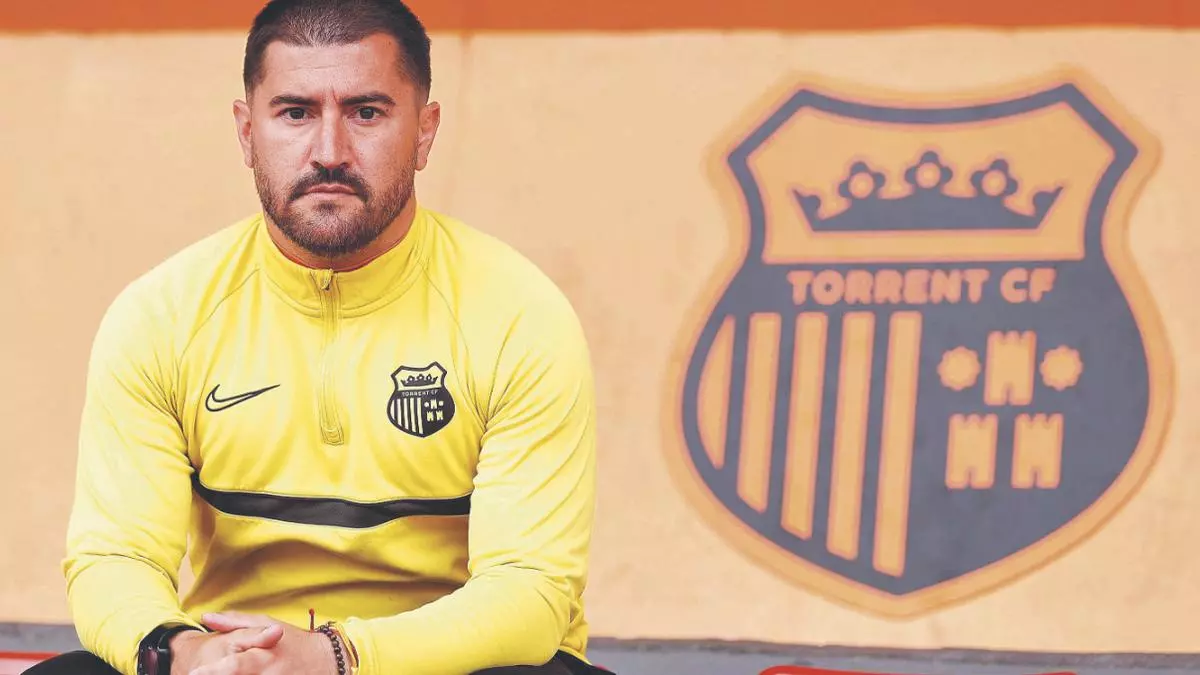 "La guinda del play-off de ascenso es algo histórico para el Torrent y la ciudad"