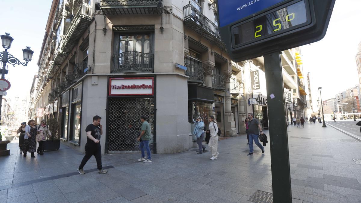 Un calor inusual en marzo deja 30 grados de temperatura en Zaragoza