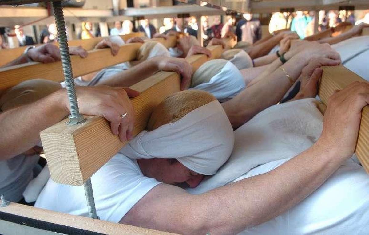 Costaleros durante su procesionar.