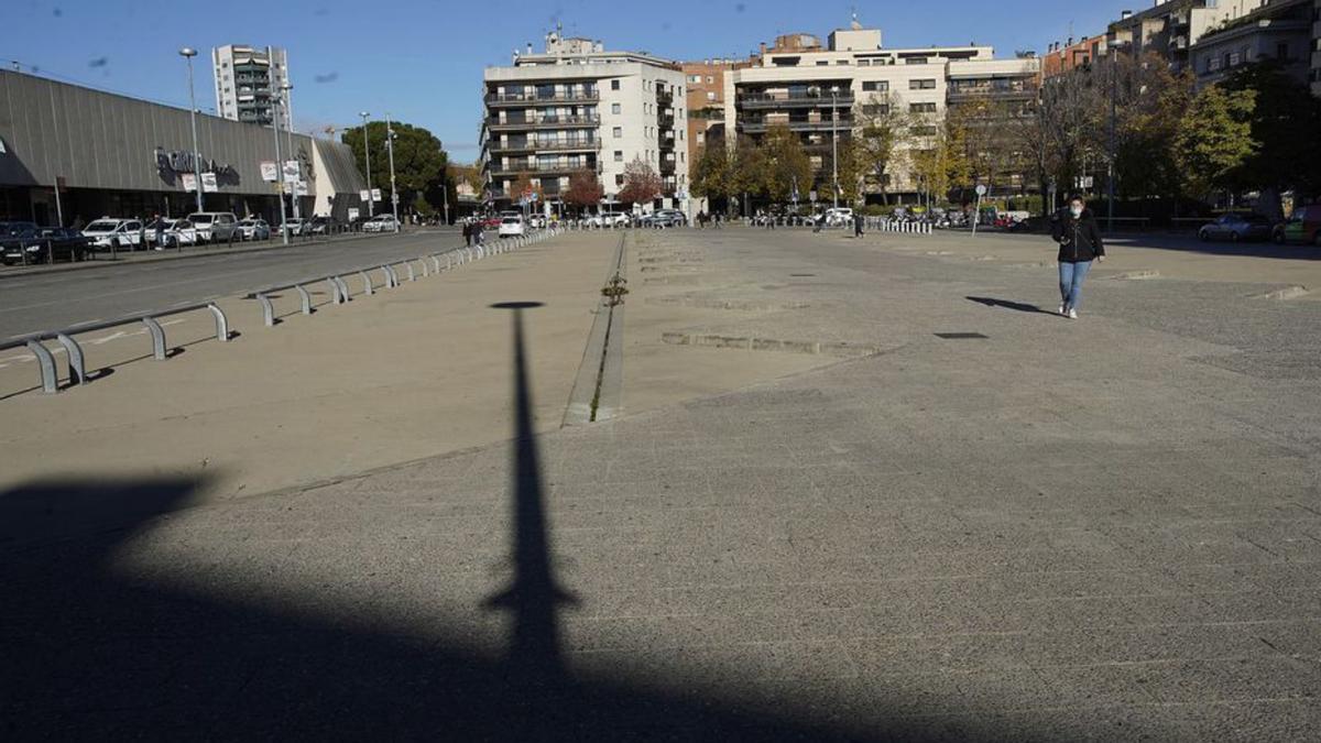 La plaça d’Espanya, buida i dura.  | MARC MARTÍ