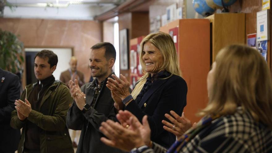 VÍDEO: Mariel Hemingway, nieta del celebérrimo escritor, departe de salud mental en el instituto Jovellanos de Gijón