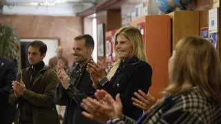 Clase magistral y emotiva de Mariel Hemingway sobre salud mental en el Real Instituto Jovellanos de Gijón: "El amor propio es una de las maneras más poderosas de curarse"