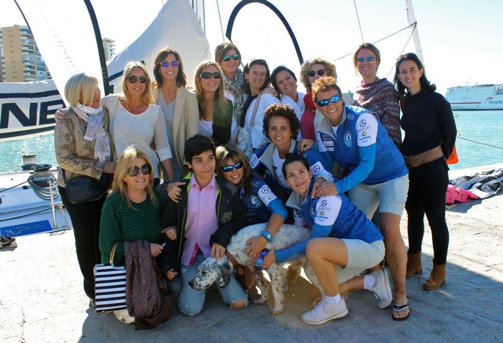 Marian, Susana, Patricia, Carmen y Yolanda, cinco mujeres que han vencido el cáncer se adentran en una travesía hasta Martinica para celebrar que están vivas.