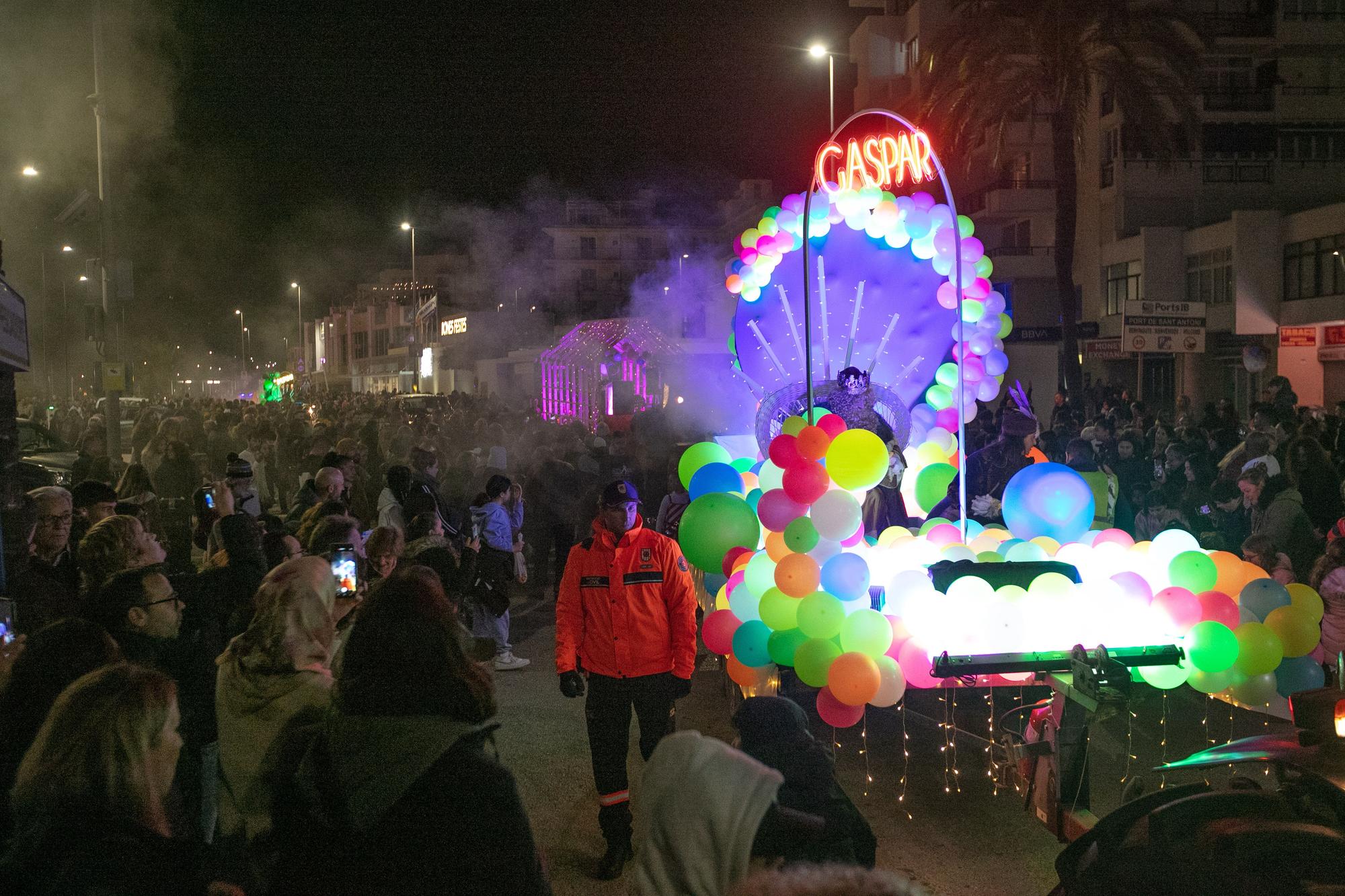 Mira aquí todas las fotos de la cabalgata de Reyes Magos 2023 en Sant Antoni