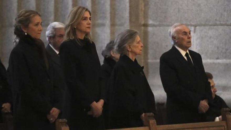La Infanta Cristina acude en el Escorial a la misa en memoria de su abuelo