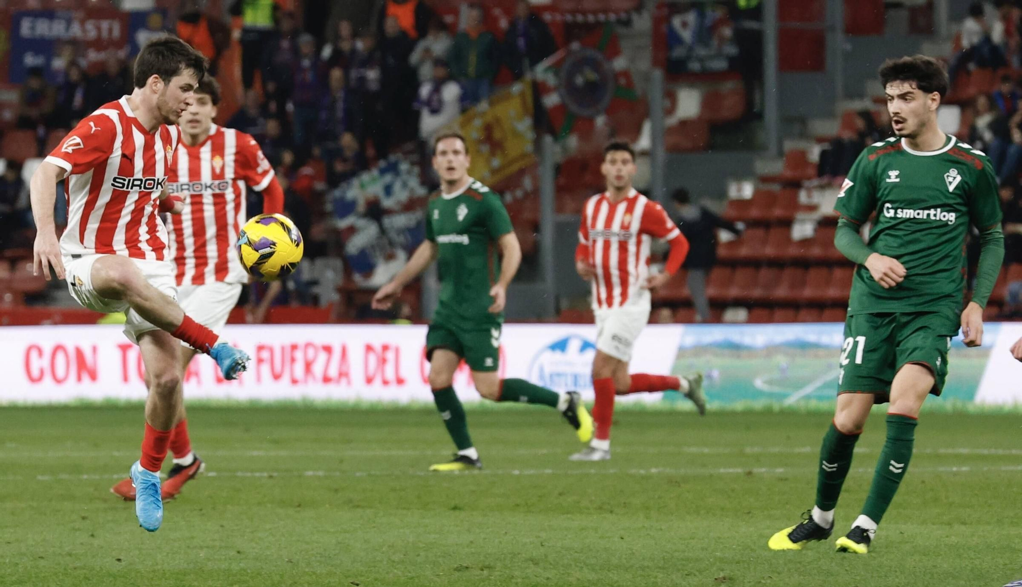 El partido entre el Sporting y el Eibar, en imágenes