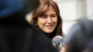 GRAF2953. MADRID, 04/12/2019.- La diputada de JxCat Laura Borràs, en declaraciones a su llegada al Congreso. donde mantiene una reunión con la delegación del PSOE para abordar la investidura del presidente en funciones y candidato socialista, Pedro Sánchez. La reunión, que iba a tener lugar ayer, se aplazó a este miércoles por la lesión en el tobillo sufrida la portavoz del grupo socialista, Adriana Lastra. EFE/ Fernando Alvarado