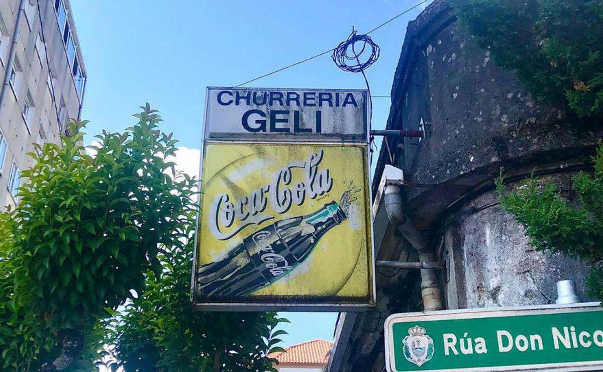 Letrero de la Churrería Geli, en la calle Don Nicolás.