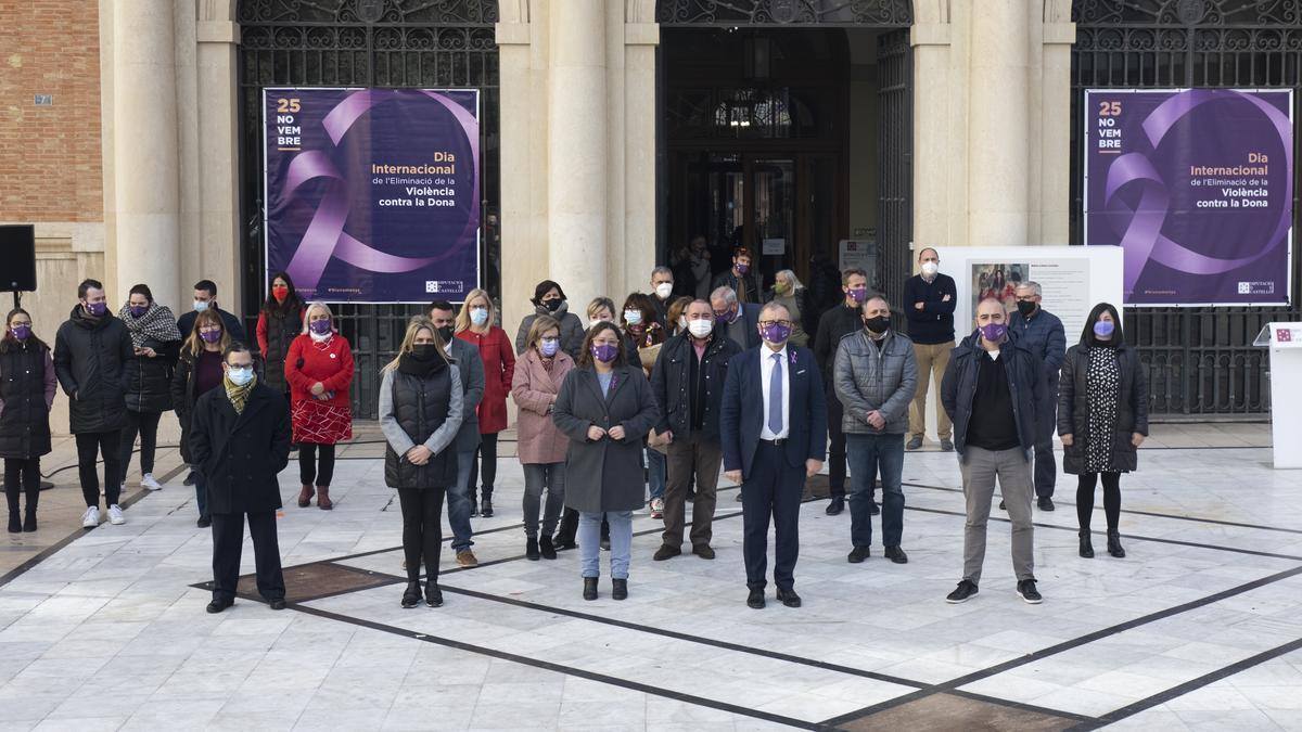 La Diputación ha realizado una declaración institucional en la Plaza de las Aulas.