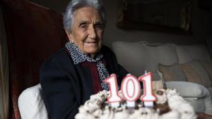Petra, nacida en Alía, cumplirá 101 años en Cáceres rodeada de sus seres queridos.