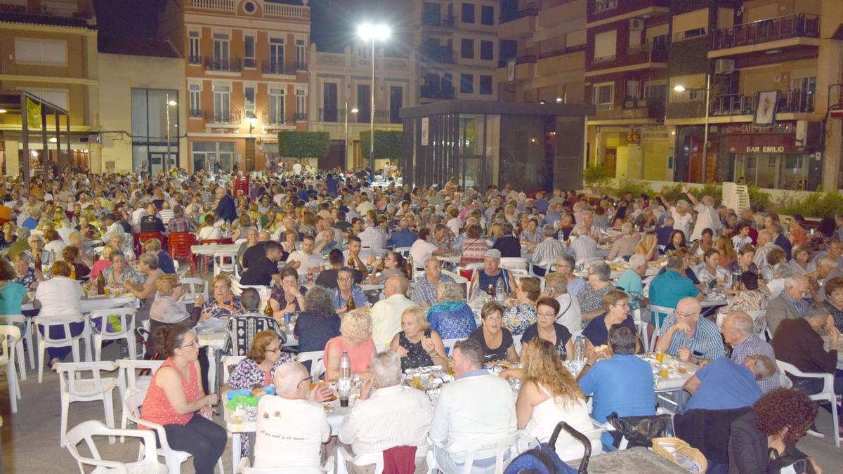 El «sopar» popular reunirá a toda la población el jueves 15 de septiembre en la plaza Jaume I.
