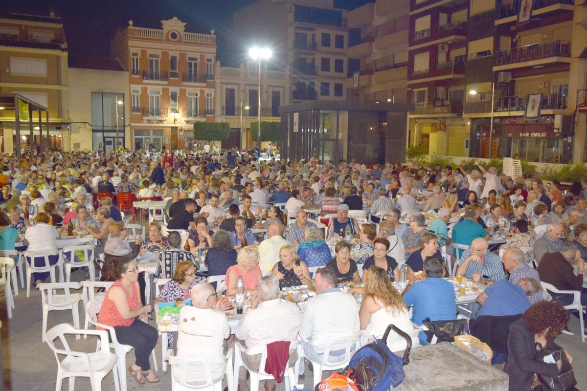 El «sopar» popular reunirá a toda la población el jueves 15 de septiembre en la plaza Jaume I.