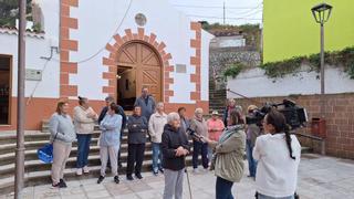Vecinos de Anaga exigen renovar el transporte y acompañamiento de mayores