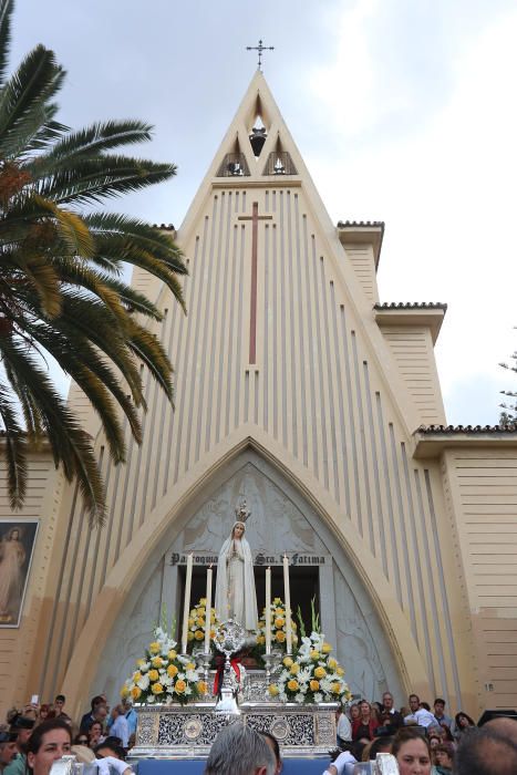 Procesión de la Virgen de Fátima por la Trinidad