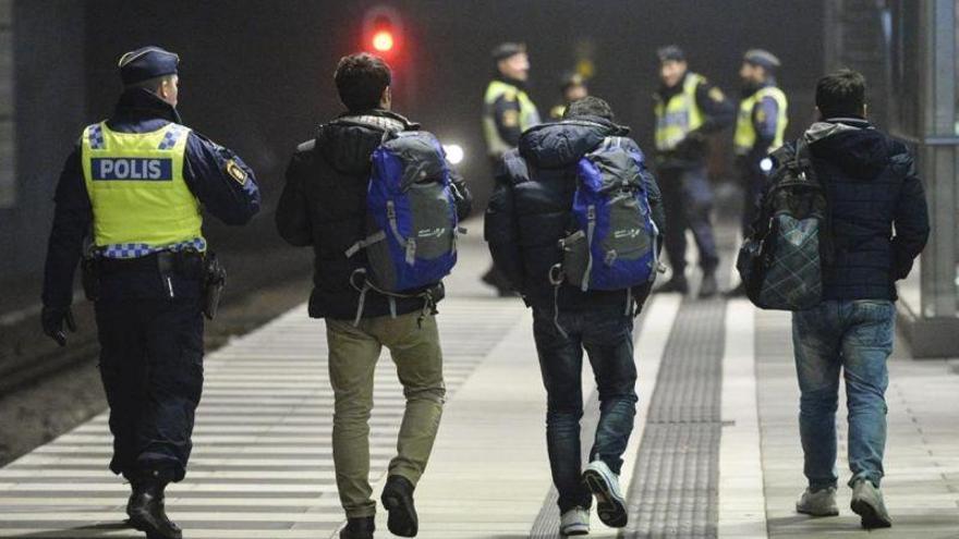 Suecia juzga a un periodista por ayudar a entrar al país a un refugiado sirio