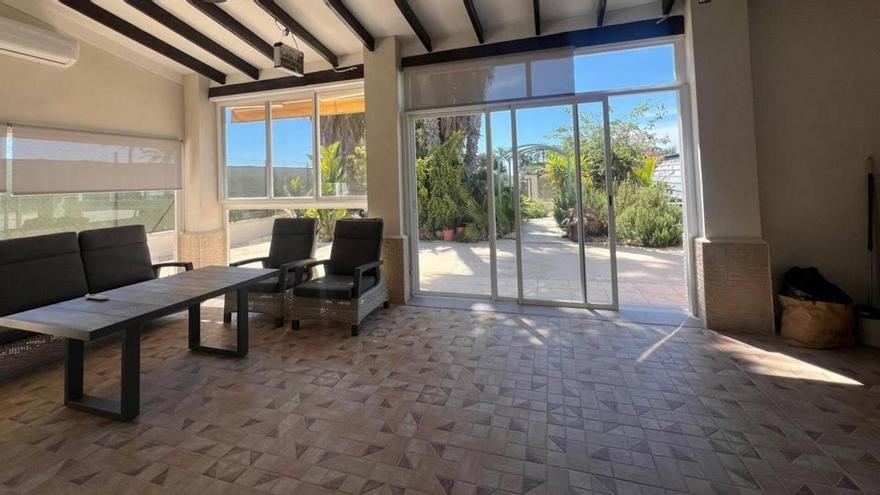 Un campo en Elche que no lo parece: decoración y diseño a la última para comprar por 40.000 euros menos