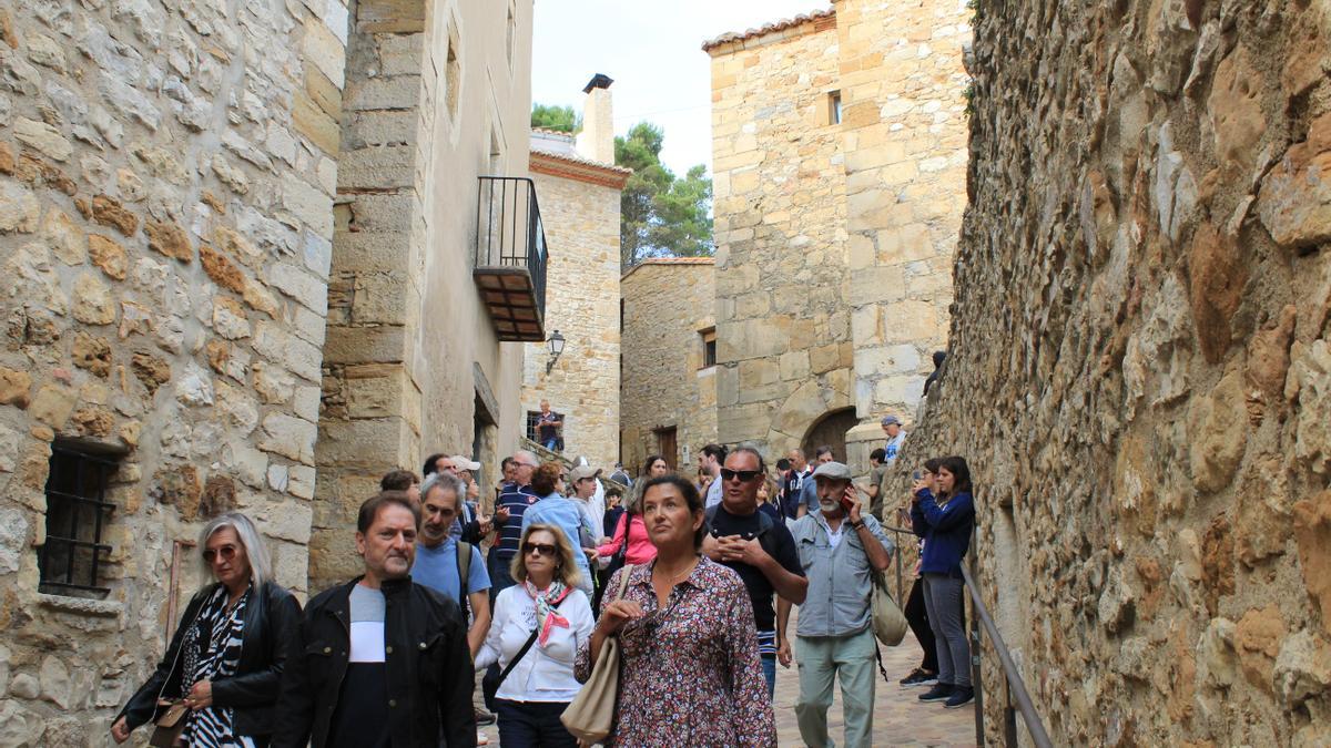 Cientos de visitantes han recorrido este sábado las calles de Culla.