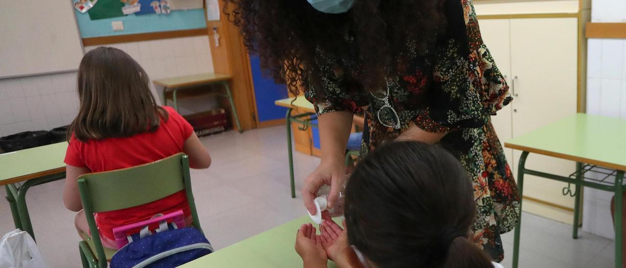 Las jubilaciones docentes aumentan un 40 % en el año de la pandemia -  Levante-EMV