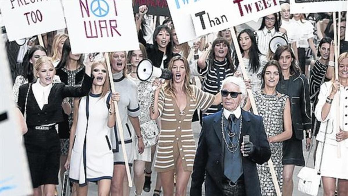 Karl Lagerfeld se 'manifiesta' en París_MEDIA_1