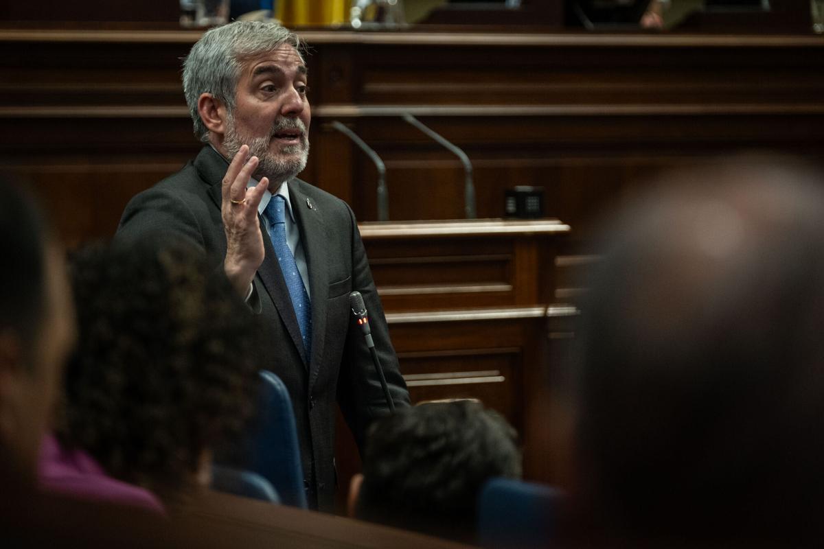 Pleno del Parlamento de Canarias Preguntas de control al presidente Fernando Clavijo sobre la crisis sanitaria del MV Hondius. Al resto de consejeros se les preguntará y comparecerán para abordar otros asuntos.