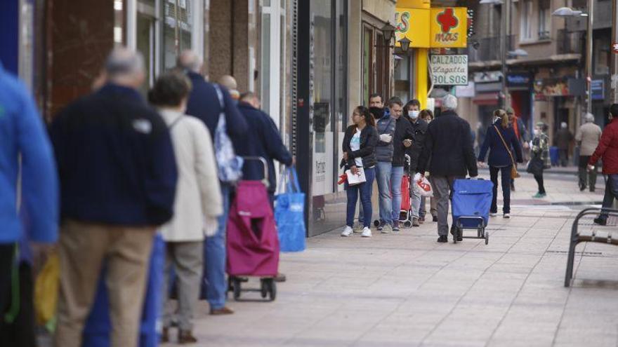 Vuelven las filas a los supermercados pero con compras más moderadas