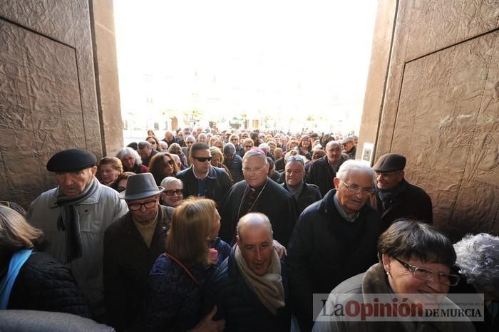 Reparto de boniatos en el Palacio Episcopal por San Fulgencio