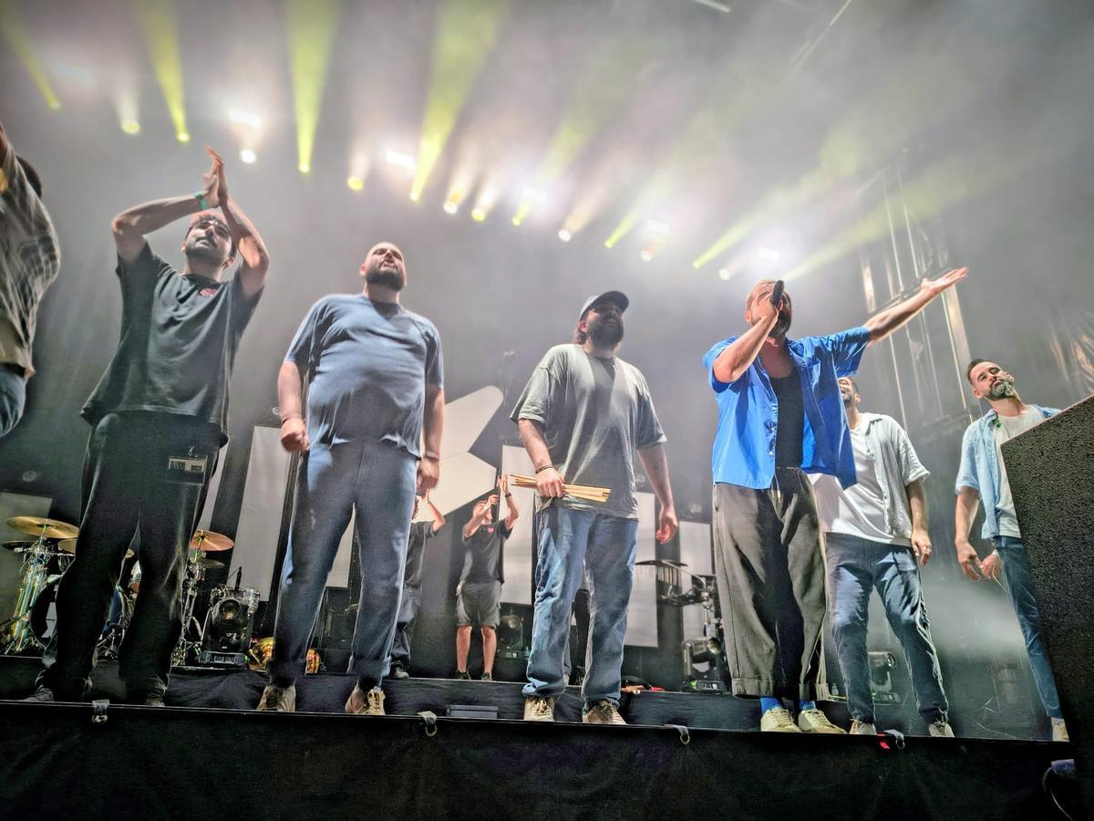 Integrantes de La Fúmiga en el concierto que ofrecieron en Alzira con motivo del 9 d'Octubre.