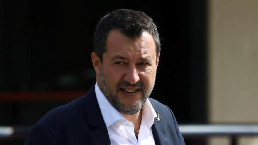 Salvini sortint de la primera vista del procés judicial.   | A.PARRINELLO/REUTERS