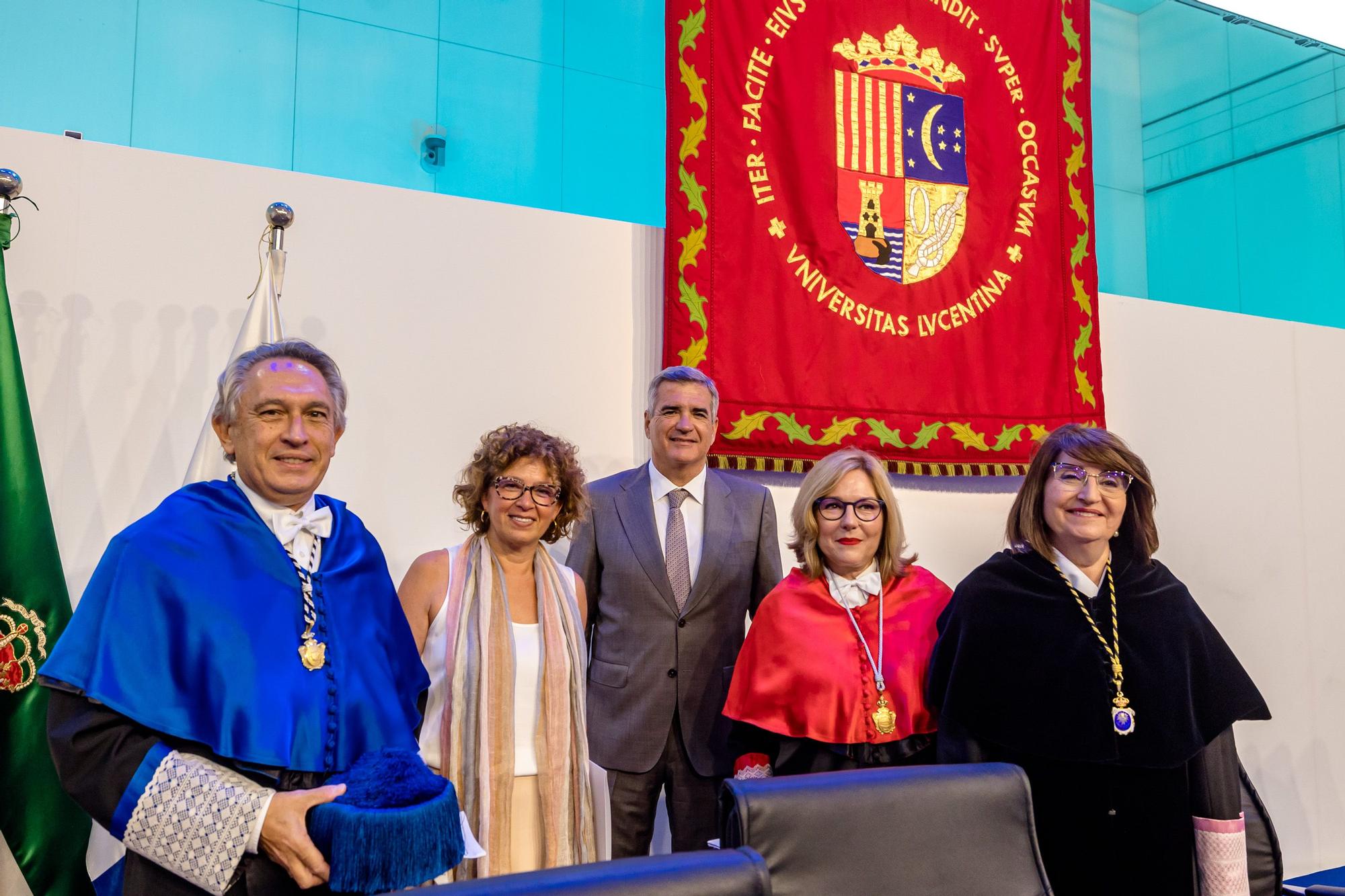 Amparo Navarro reivindica la "escuela de negocios" de la UA en la apertura del curso