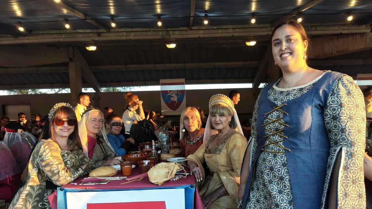 En imágenes, la gran cena medieval de los Exconxuraos de Llanera