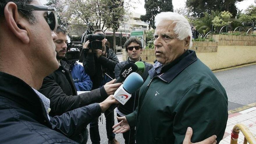 Juan Godoy, presidente del CD El Palo, el pasado lunes atendiendo a los medios.