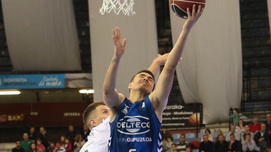 Nedovic, en defensa, en San Sebastián.