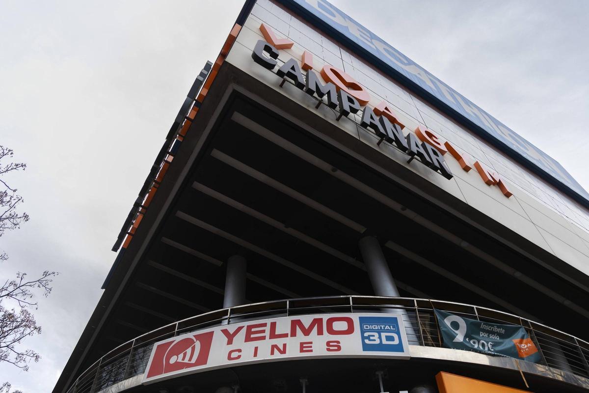 Fachada y entrada principal del Yelmo Cines de Campanar