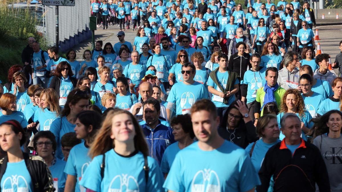 Participantes en una edición anterior de la carrera Vigo Contra el Cáncer.