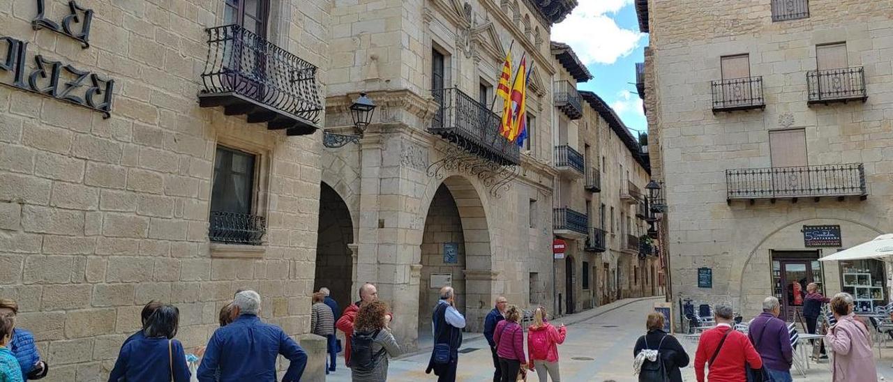 La amenaza de lluvia retrae a muchos turistas. En la imagen, Valderrobres, la pasada Semana Santa.